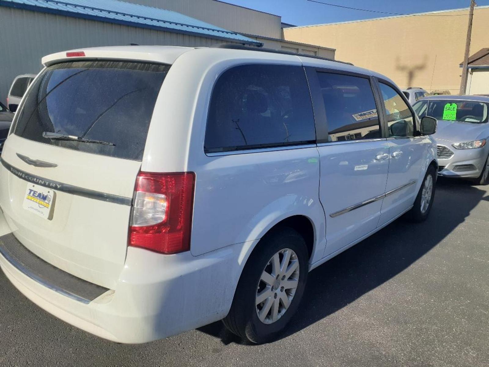 2016 Chrysler Town & Country Touring (2C4RC1BG3GR) with an 3.6L V6 DOHC 24V engine, 6A transmission, located at 2015 Cambell Street, Rapid City, SD, 57701, (605) 342-8326, 44.066433, -103.191772 - Photo #4